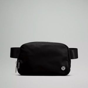 Lululemon Everywhere Belt Bag black OS